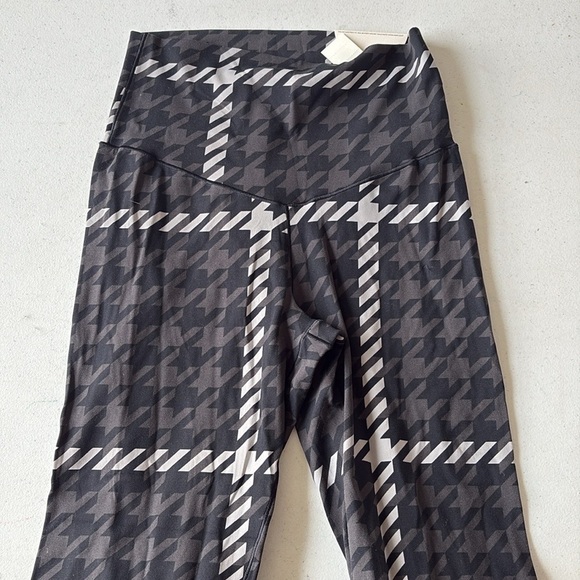 Aerie Offline Real Me Xtra 7/8 Houndstooth Leggings Medium Short NEW! - Picture 4 of 7